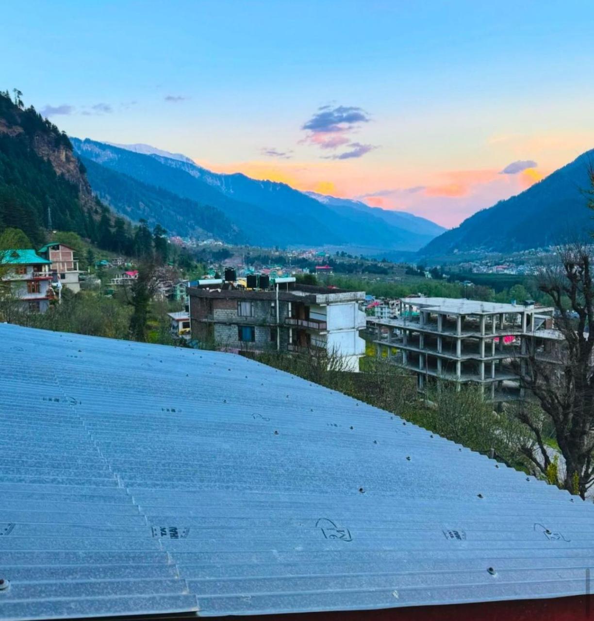 Hotel Himachal Heights Manāli Екстериор снимка